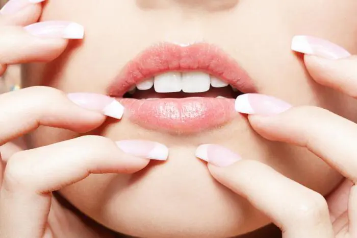 Moisturizing lip cream
