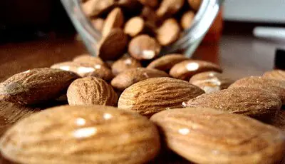 Almond untuk sarapan akan membantu Anda menurunkan berat badan