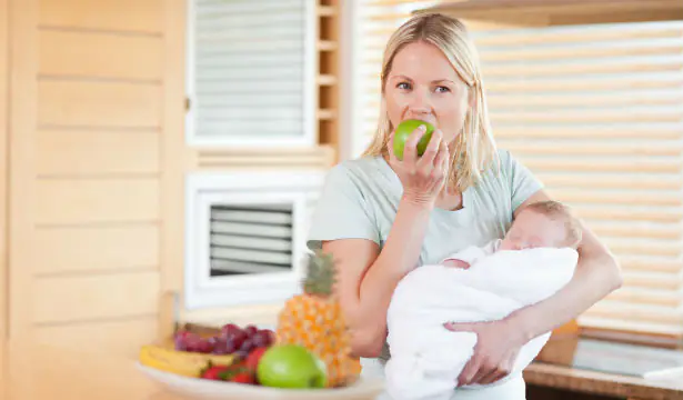 Cosa e quando può mangiare una madre che allatta?