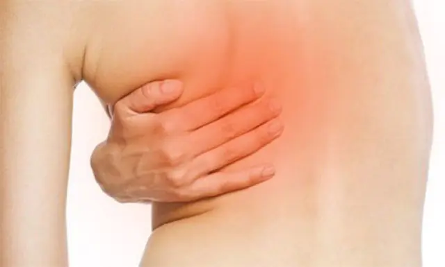 Smerter under venstre skulderblad
