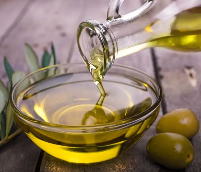 Olive oil for warts on a child’s chin