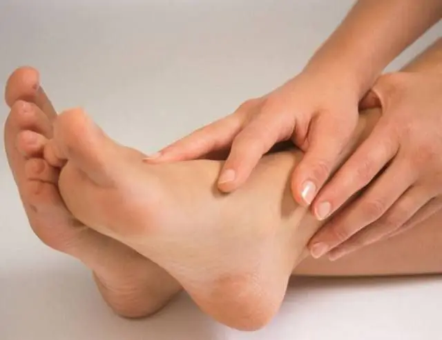 The difference between corns and plantar warts