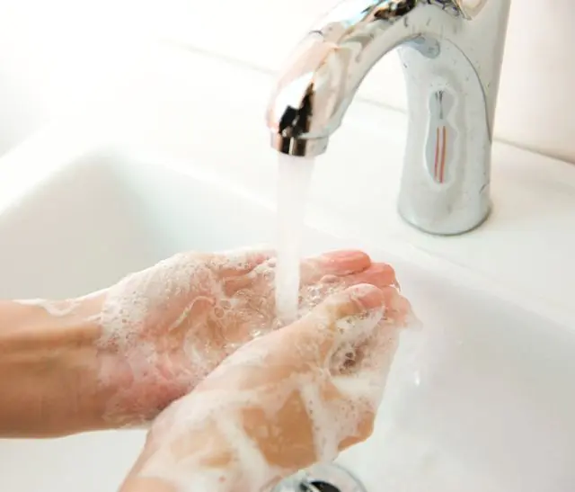 Händehygiene zur Vorbeugung der Entstehung von Warzen an den Händen