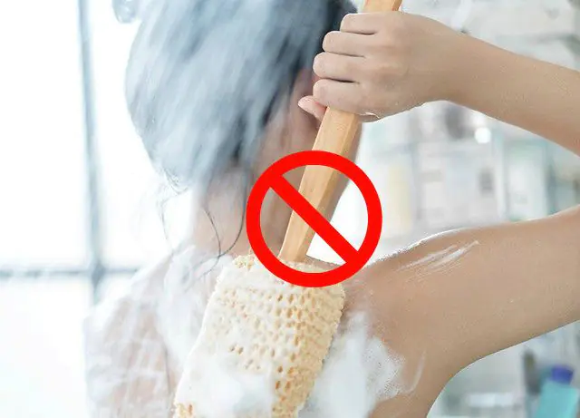 Il est interdit d'utiliser un gant de toilette après avoir retiré les papillomes