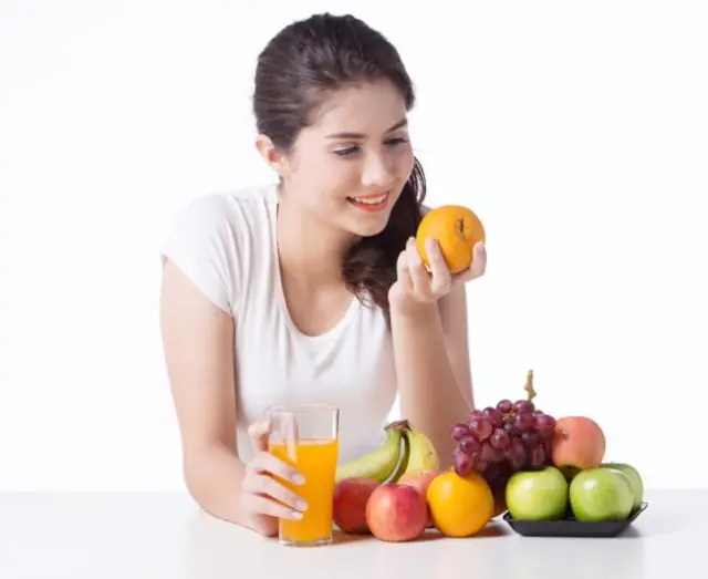 Makan buah-buahan