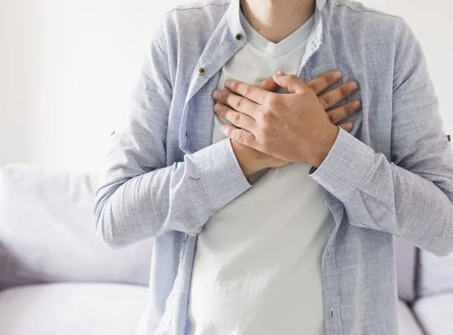 Ból w klatce piersiowej z powodu zapalenia osierdzia
