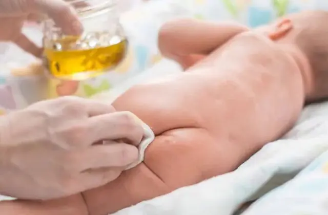 Óleo de vaselina para recém-nascidos