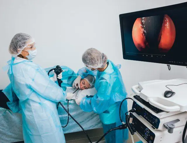 Ezofagogastroduodenoskopie pro diagnostiku ulcerózní gastritidy