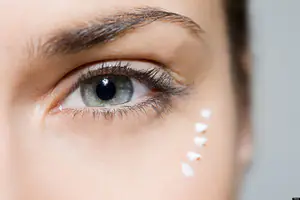 Is it possible to wipe the skin around the eyes with toner?
