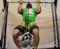 How to pump up the pectoral muscles on the horizontal bar?