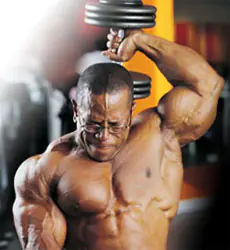 Hvordan pumpe opp triceps med manualer?