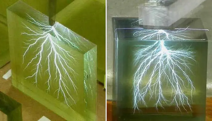 lichtenberg-Figures-on-glass-qTMJUC.webp