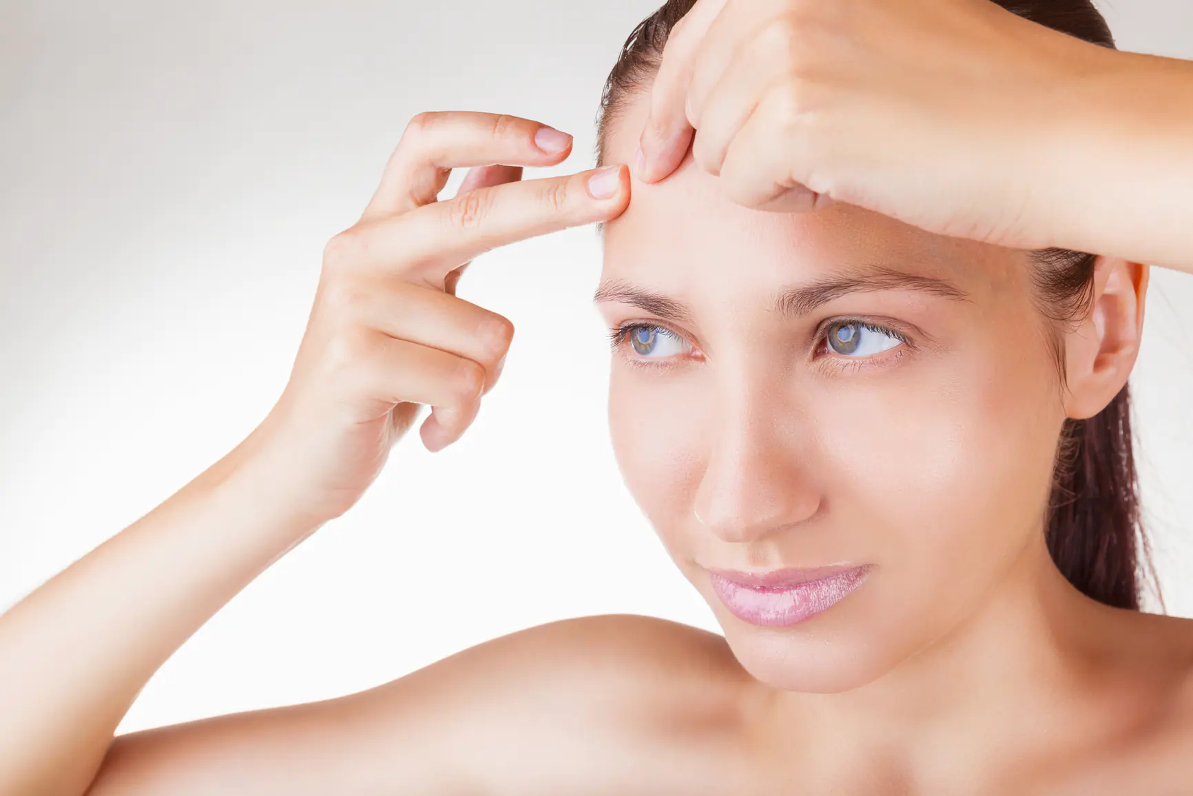 Årsager til acne på panden hos kvinder