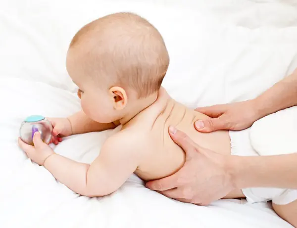 Fordelene med massasje for nyfødte