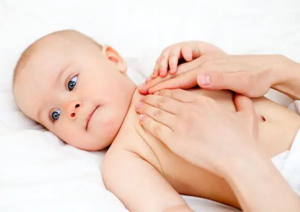 Massage pour les nouveau-nés